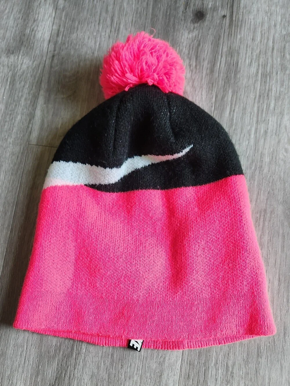 NiKE Youth Winter Hat Pink/black/white